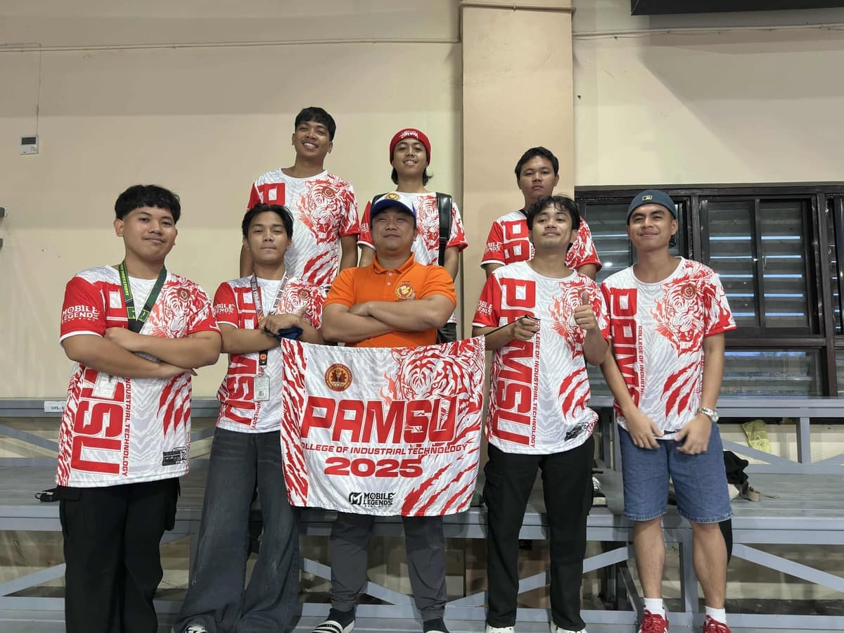 PAMSU-CIT team in white and red jerseys holding their tournament banner